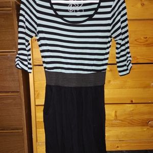 Black/blue half sleeve dress